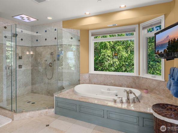 8233 W Mercer Way, Mercer Island WA 98040