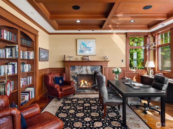 8233 W Mercer Way, Mercer Island WA 98040