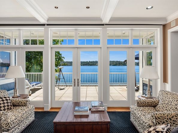 8233 W Mercer Way, Mercer Island WA 98040