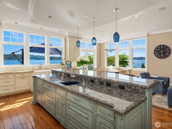 8233 W Mercer Way, Mercer Island WA 98040