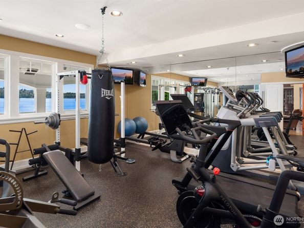 8233 W Mercer Way, Mercer Island WA 98040