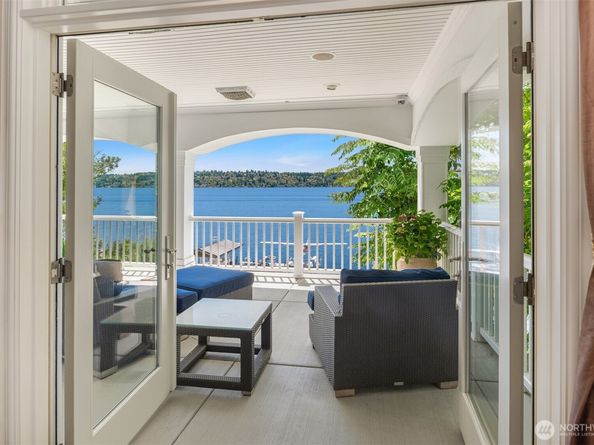 8233 W Mercer Way, Mercer Island WA 98040