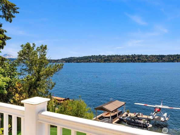 8233 W Mercer Way, Mercer Island WA 98040