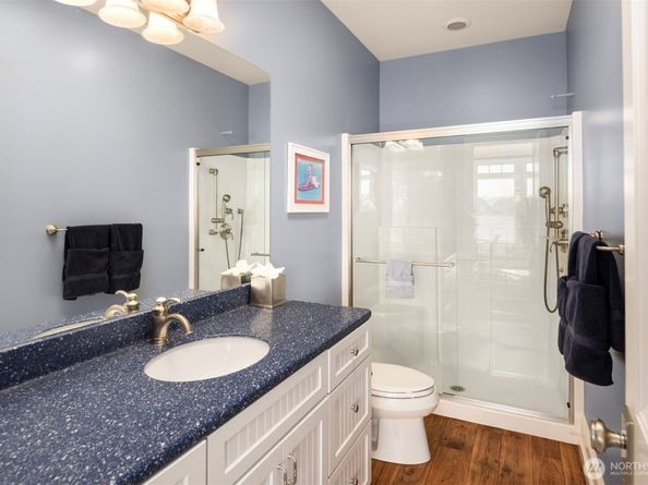 8233 W Mercer Way, Mercer Island WA 98040