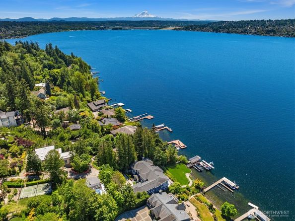 8233 W Mercer Way, Mercer Island WA 98040