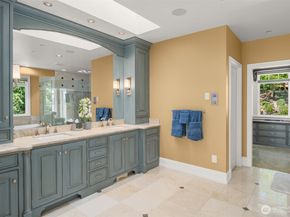 8233 W Mercer Way, Mercer Island WA 98040