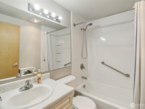 23321 Cedar Way J204, Mountlake Terrace WA 98043