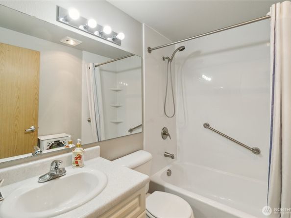 23321 Cedar Way J204, Mountlake Terrace WA 98043