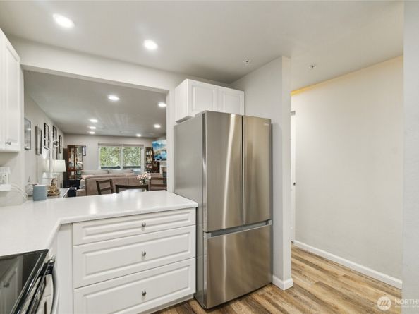 23321 Cedar Way J204, Mountlake Terrace WA 98043