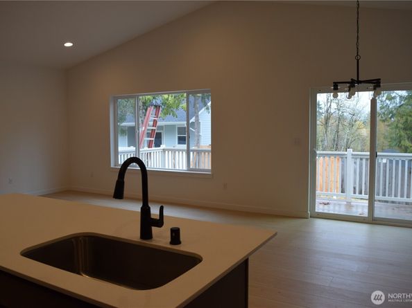 7081 E Bullseye Street, Port Orchard WA 98366