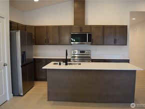 7081 E Bullseye Street, Port Orchard WA 98366