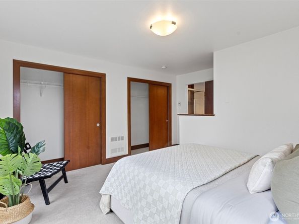 566 McGraw Street, Seattle WA 98109