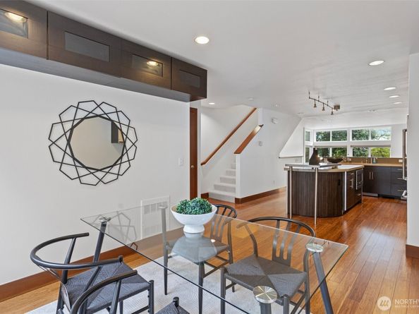 566 McGraw Street, Seattle WA 98109