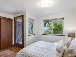 566 McGraw Street, Seattle WA 98109