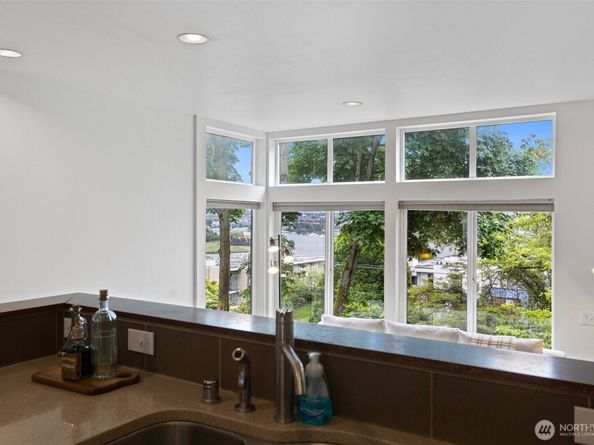 566 McGraw Street, Seattle WA 98109