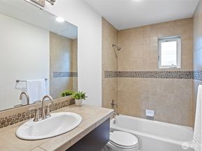 566 McGraw Street, Seattle WA 98109