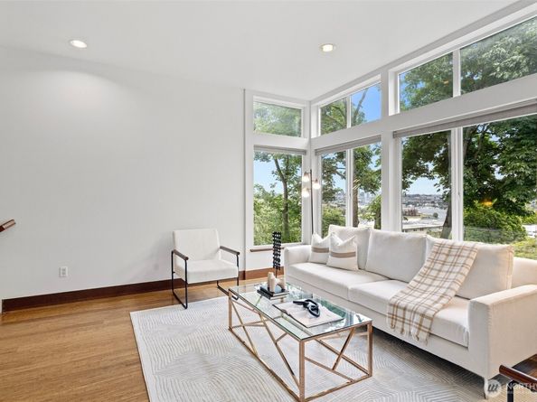 566 McGraw Street, Seattle WA 98109