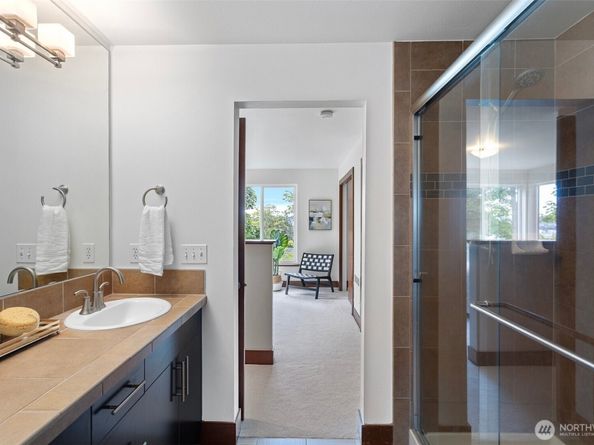 566 McGraw Street, Seattle WA 98109