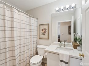 524 6th Avenue W 310, Seattle WA 98119