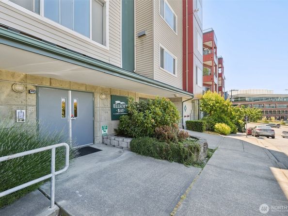 524 6th Avenue W 310, Seattle WA 98119