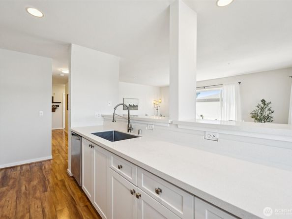 524 6th Avenue W 310, Seattle WA 98119