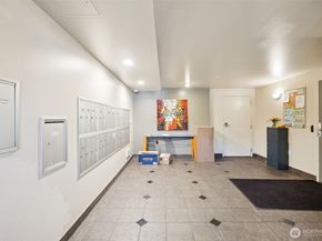 524 6th Avenue W 310, Seattle WA 98119