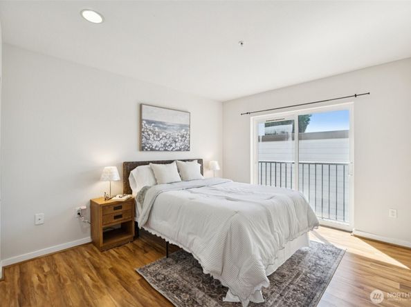 524 6th Avenue W 310, Seattle WA 98119
