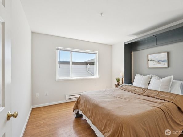 524 6th Avenue W 310, Seattle WA 98119