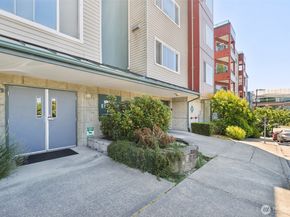 524 6th Avenue W 310, Seattle WA 98119