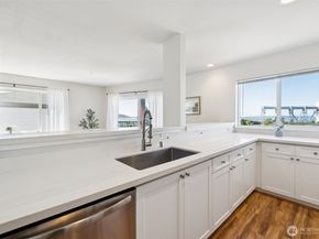 524 6th Avenue W 310, Seattle WA 98119