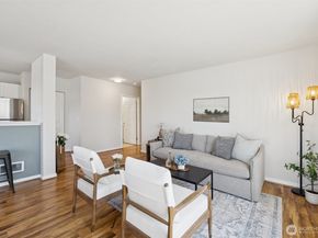 524 6th Avenue W 310, Seattle WA 98119
