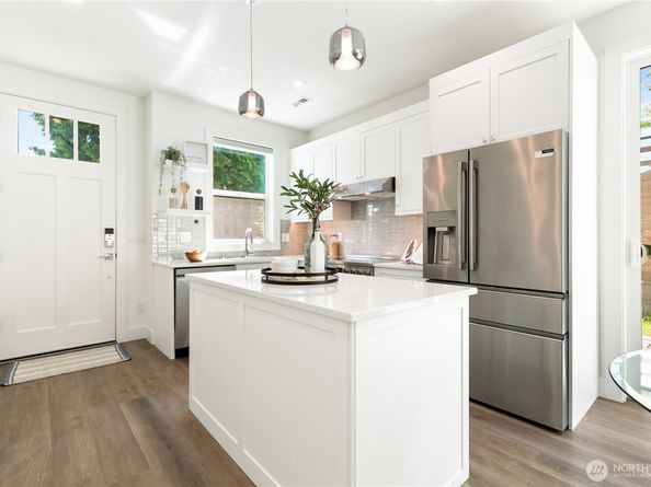 9061 Meridian Place N, Seattle WA 98103