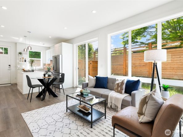 9061 Meridian Place N, Seattle WA 98103