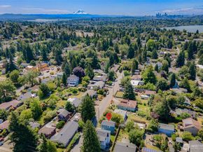 9061 Meridian Place N, Seattle WA 98103
