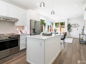 9061 Meridian Place N, Seattle WA 98103