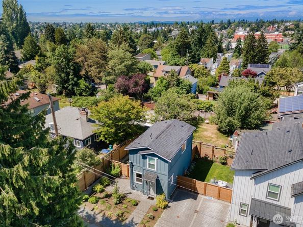 9061 Meridian Place N, Seattle WA 98103