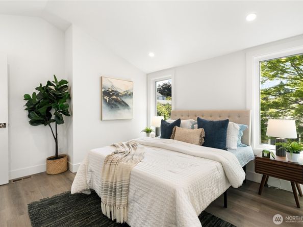 9061 Meridian Place N, Seattle WA 98103