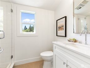 9061 Meridian Place N, Seattle WA 98103