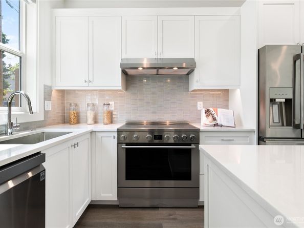 9061 Meridian Place N, Seattle WA 98103