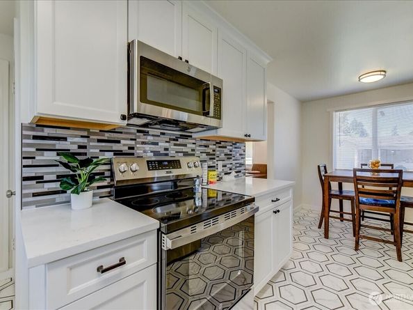 13305 6th Avenue SW, Burien WA 98146