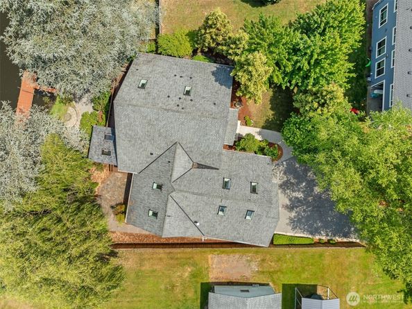 11028 E Riverside Drive, Bothell WA 98011