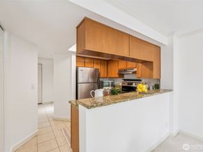10004 100th Avenue NE K202, Kirkland WA 98034