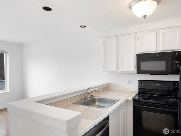 2727 E Franklin Avenue E 102, Seattle WA 98102