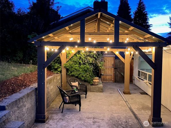 4115 NE 2nd Pl, Renton WA 98059