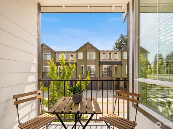 18527 1st Avenue NE C, Shoreline WA 98155
