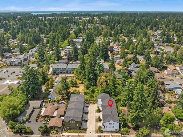 18527 1st Avenue NE C, Shoreline WA 98155