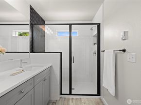 18527 1st Avenue NE C, Shoreline WA 98155