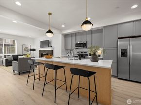 18527 1st Avenue NE C, Shoreline WA 98155
