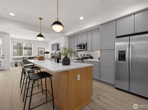 18527 1st Avenue NE C, Shoreline WA 98155