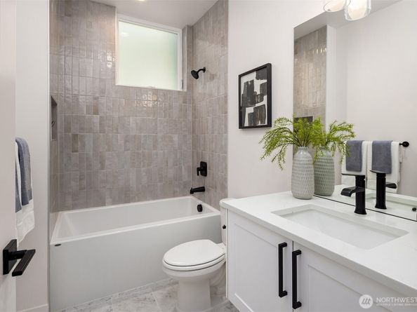 1721 17th Avenue, Seattle WA 98122